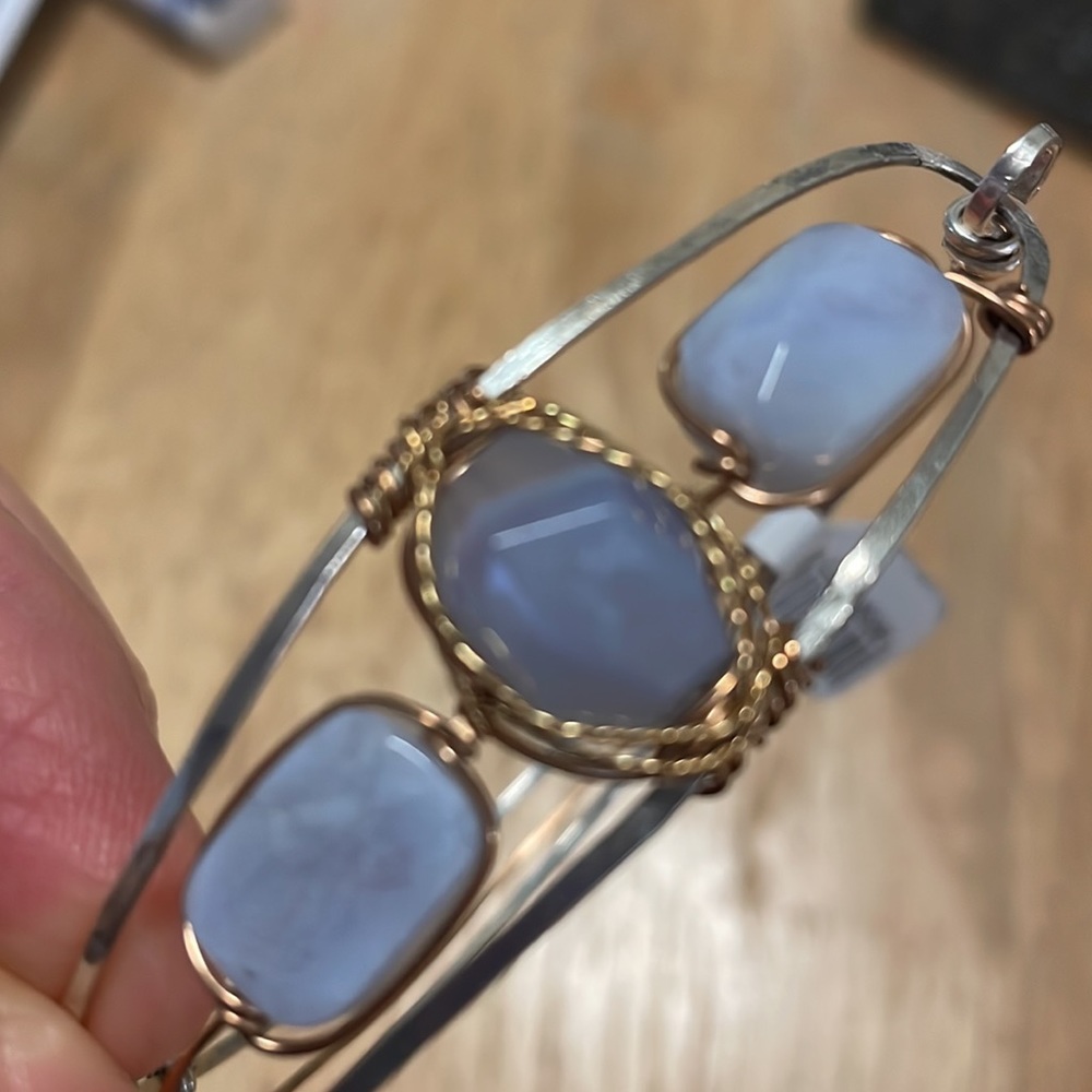 Handmade Blue Lace Agate bracelet - Picture 2 of 6